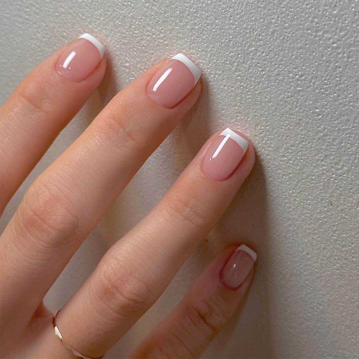 Nail Art French Nails - Набор из 24 коротких накладных ногтей